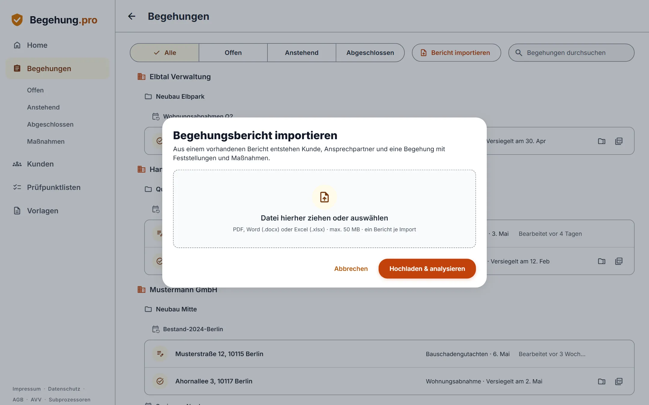 Dialog „Begehungsbericht importieren“ zum Hochladen von PDF, Word oder Excel, dahinter die Liste der Begehungen